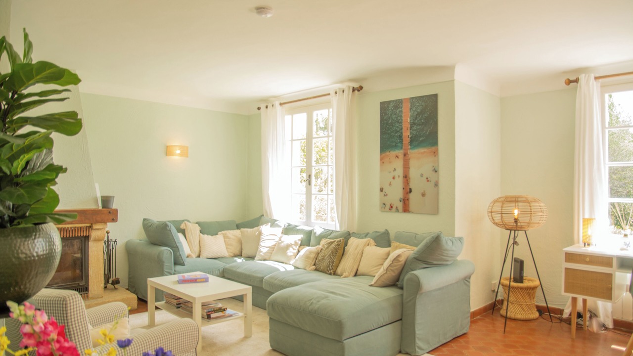 Photo of Livingroom in Saint-Pierre-de-Vassols