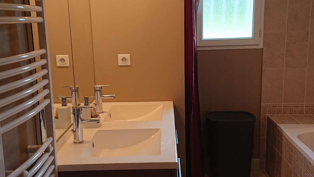 Photo of Bathroom in Romenay