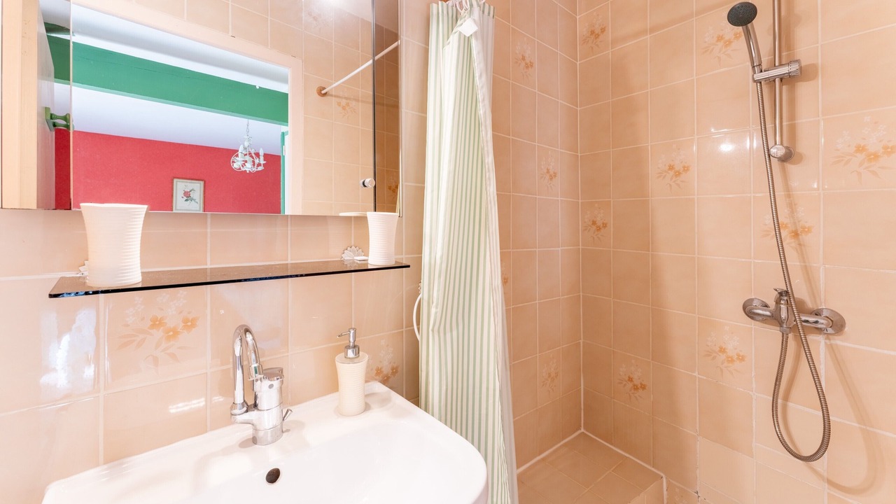 Photo of Bathroom in Saint-Pierre-de-Vassols