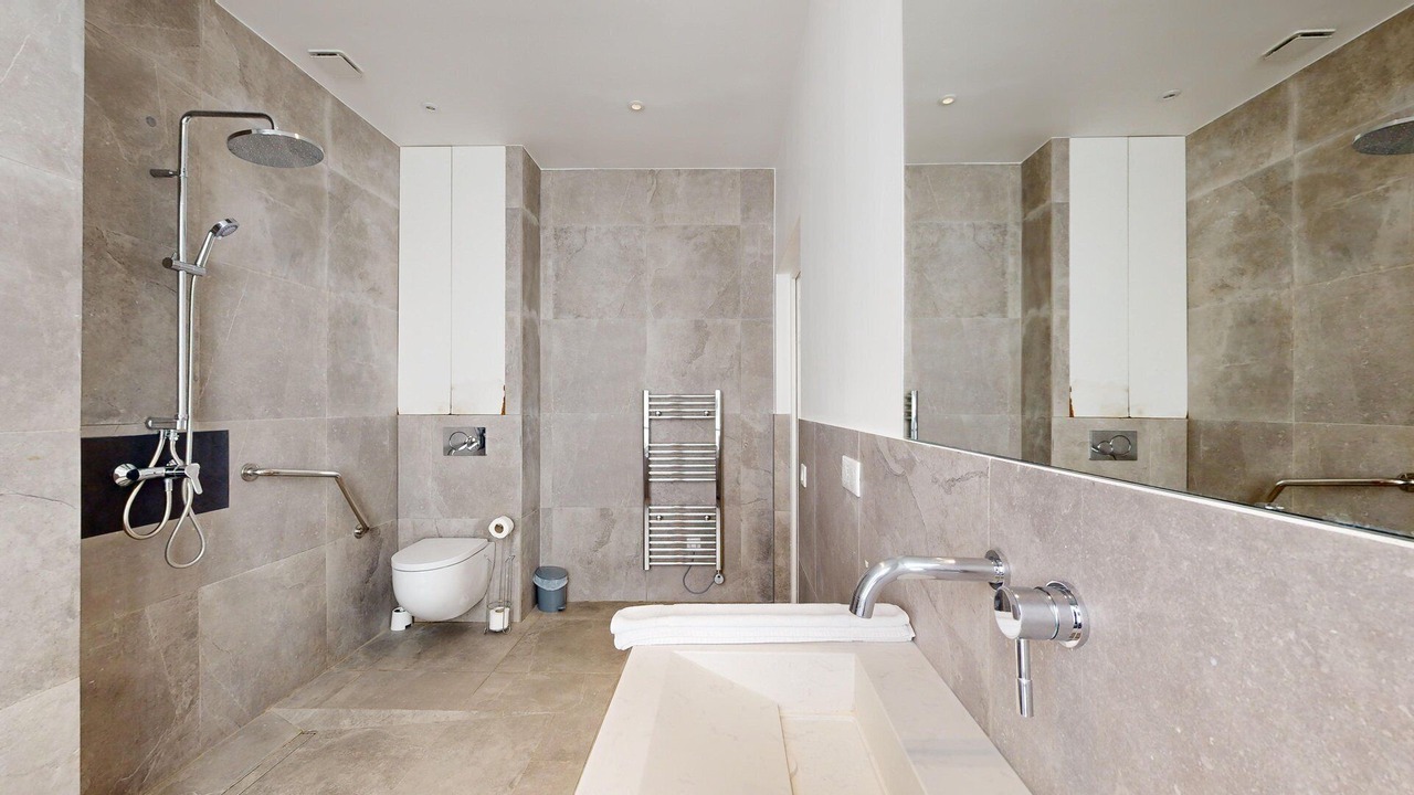 Photo of Bathroom in Quartier de la Salpetriere