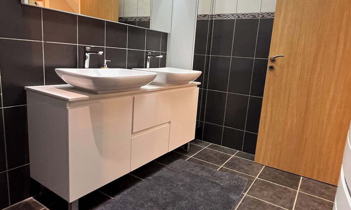 Photo of Bathroom in Cutry