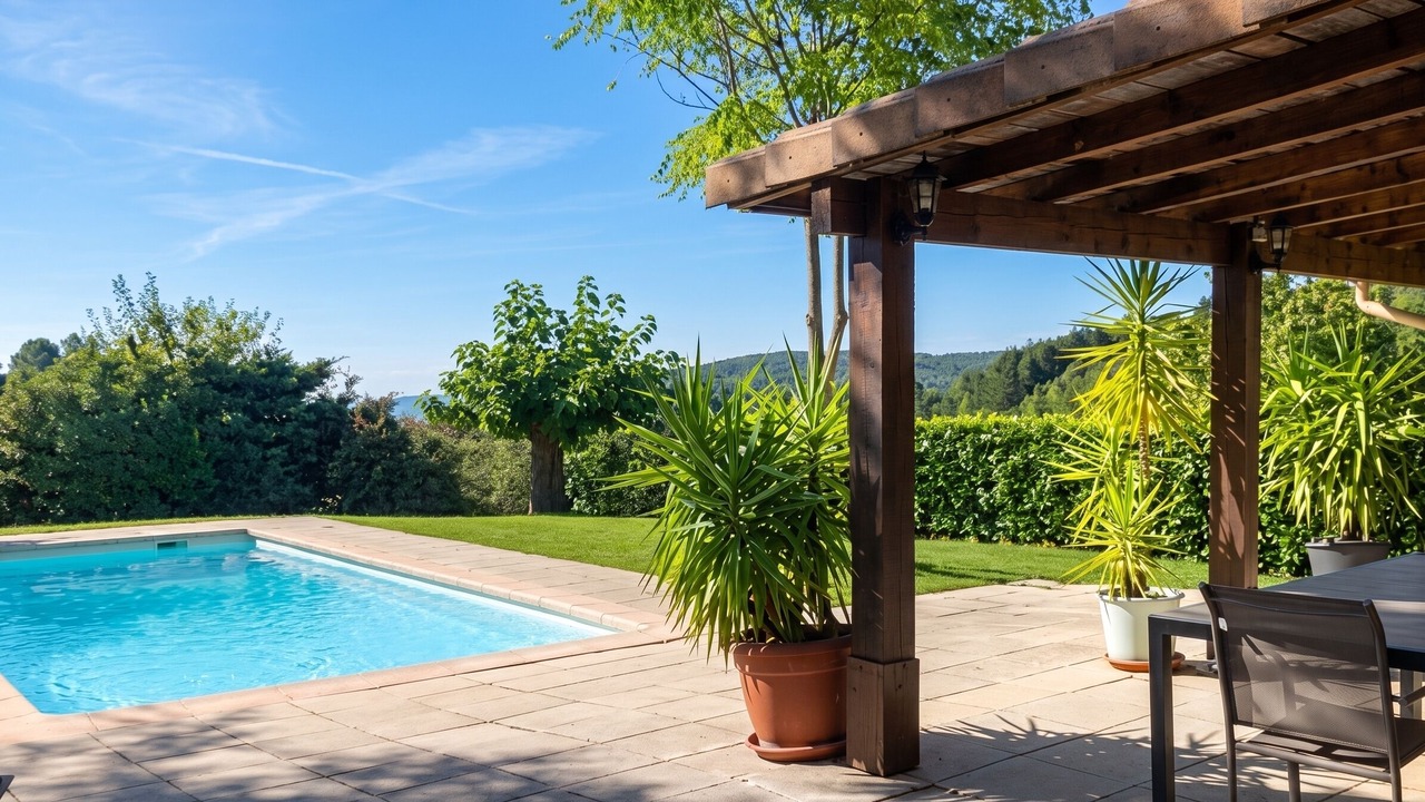 Photo of Outdoor in Rocher