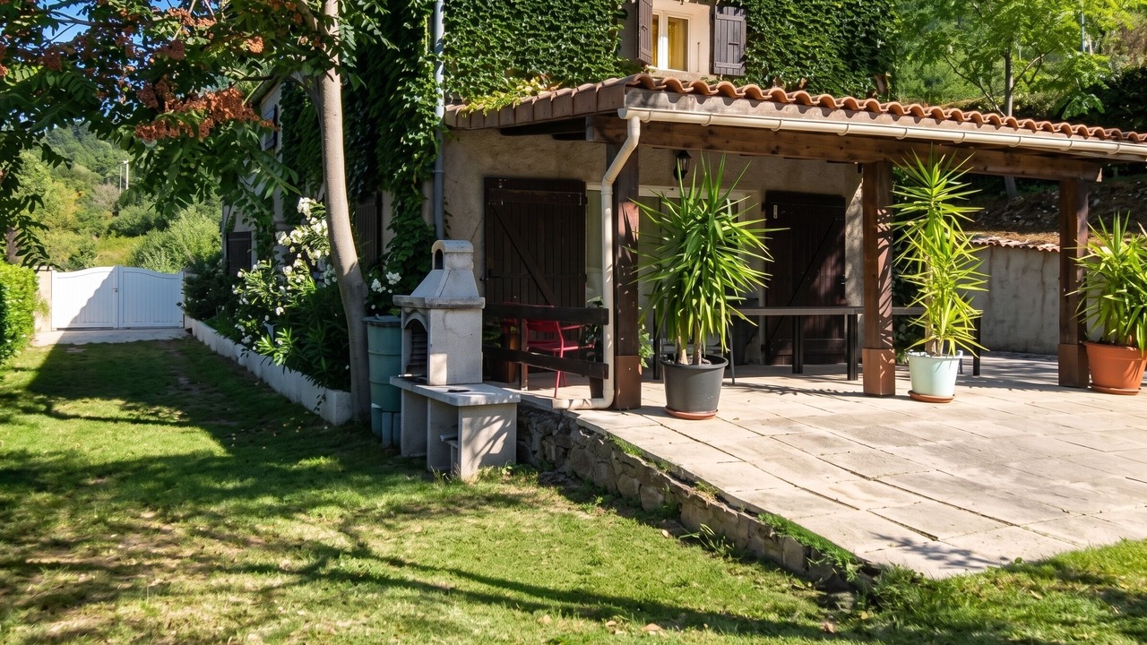 Photo of Outdoor in Rocher