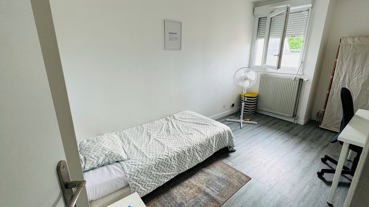 Photo of Bedroom in Courcouronnes