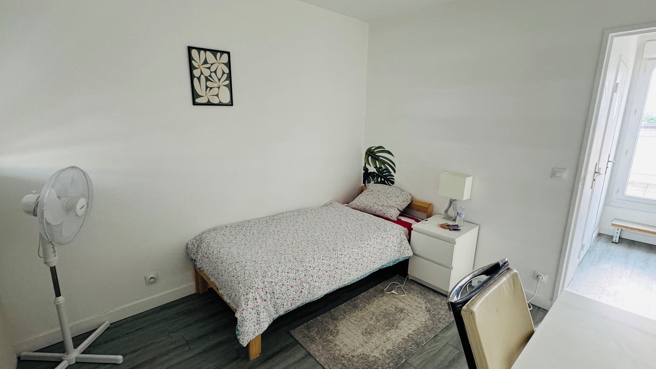 Photo of Bedroom in Courcouronnes