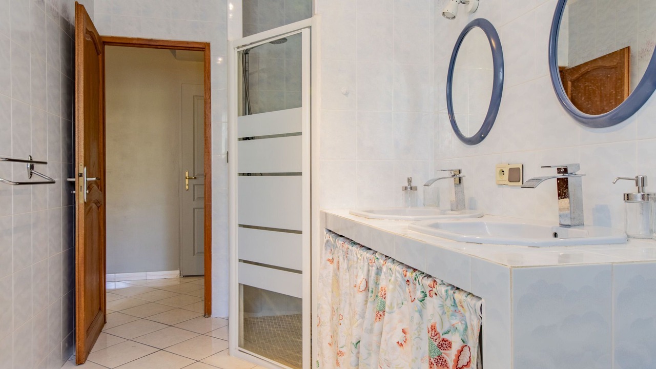 Photo of Bathroom in Caromb