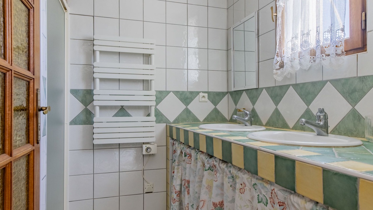 Photo of Bathroom in Caromb
