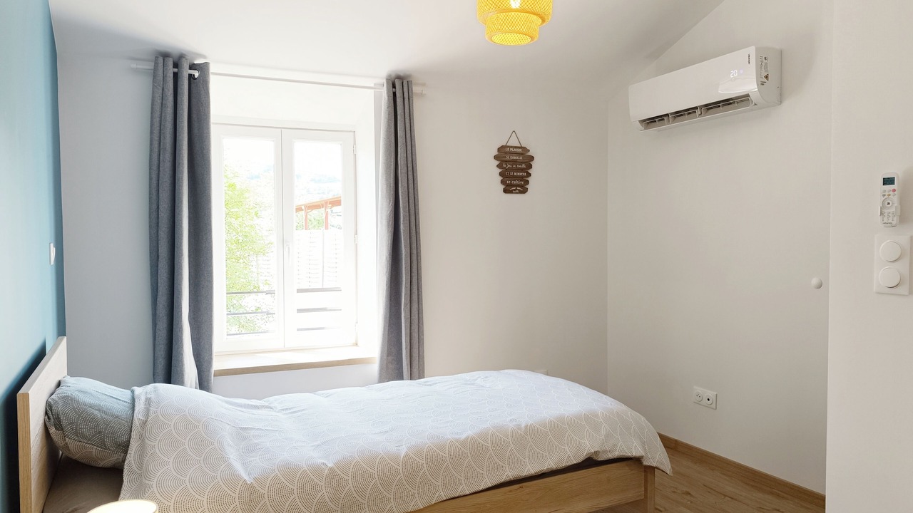 Photo of Bedroom in Matour