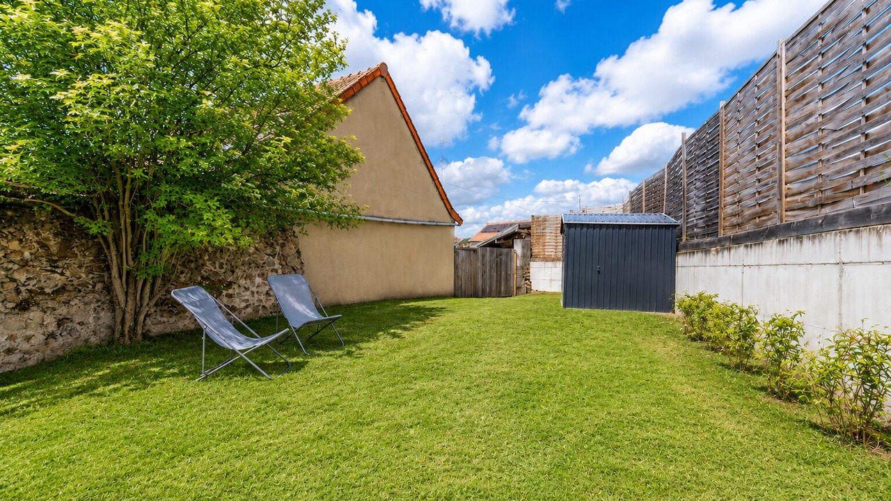 Photo of Outdoor in Matour