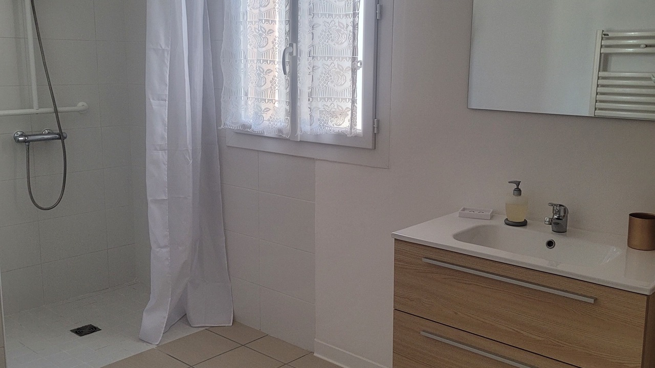 Photo of Bathroom in Saint-Paul-Trois-Chateaux