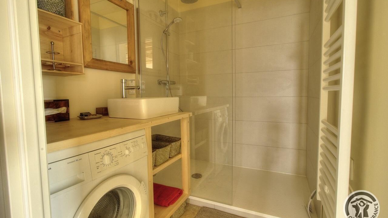 Photo of Bathroom in Regnie-Durette