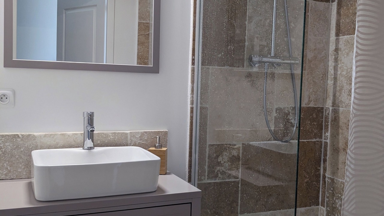 Photo of Bathroom in Reauville