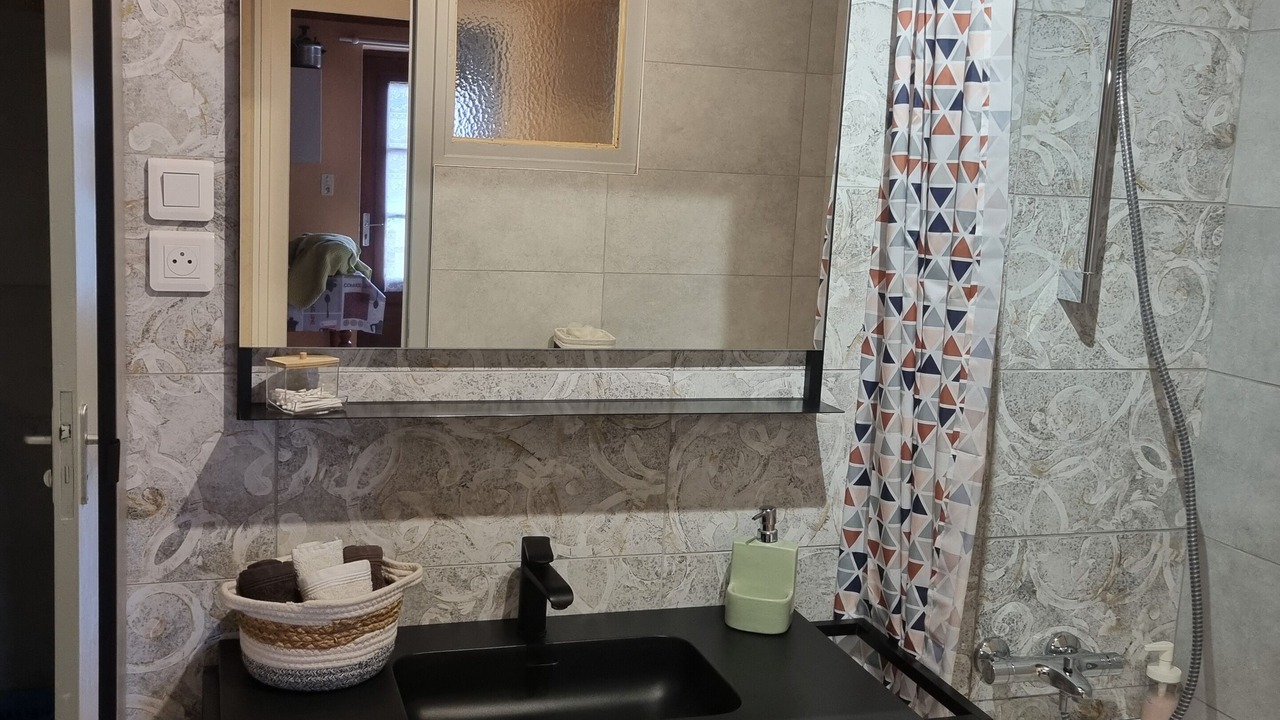 Photo of Bathroom in Montret