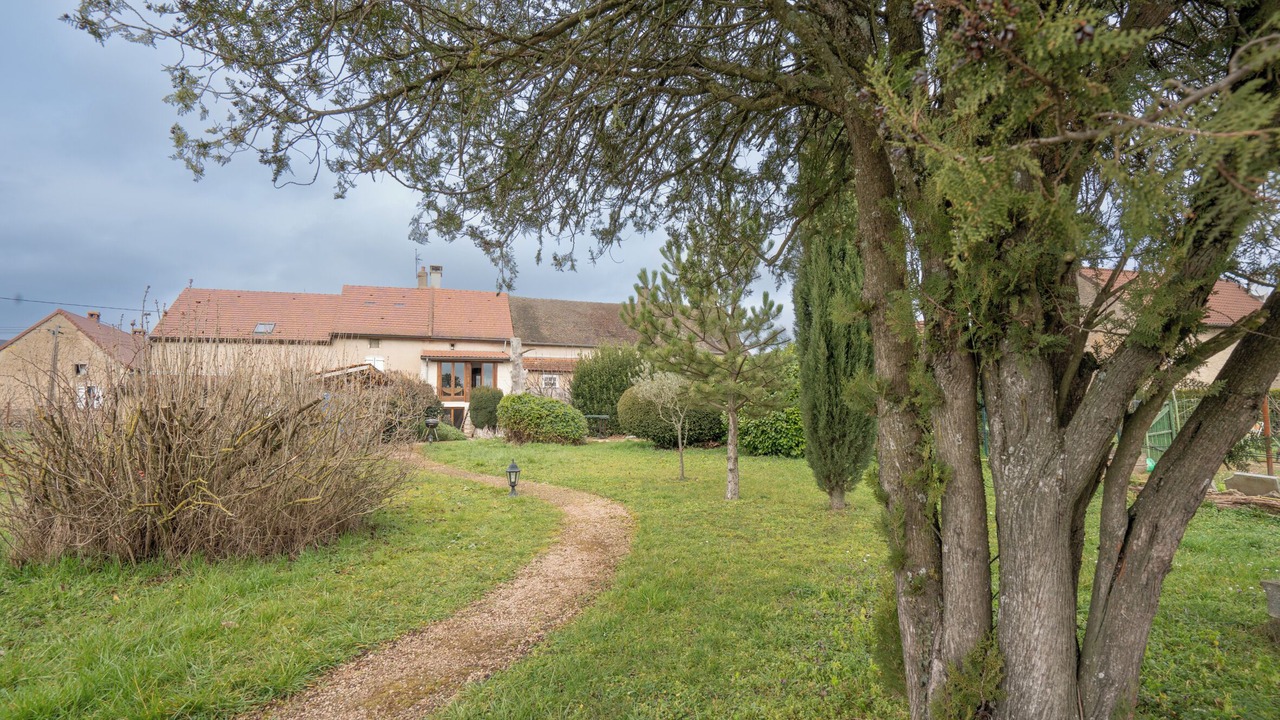 Photo of Outdoor in Jugy