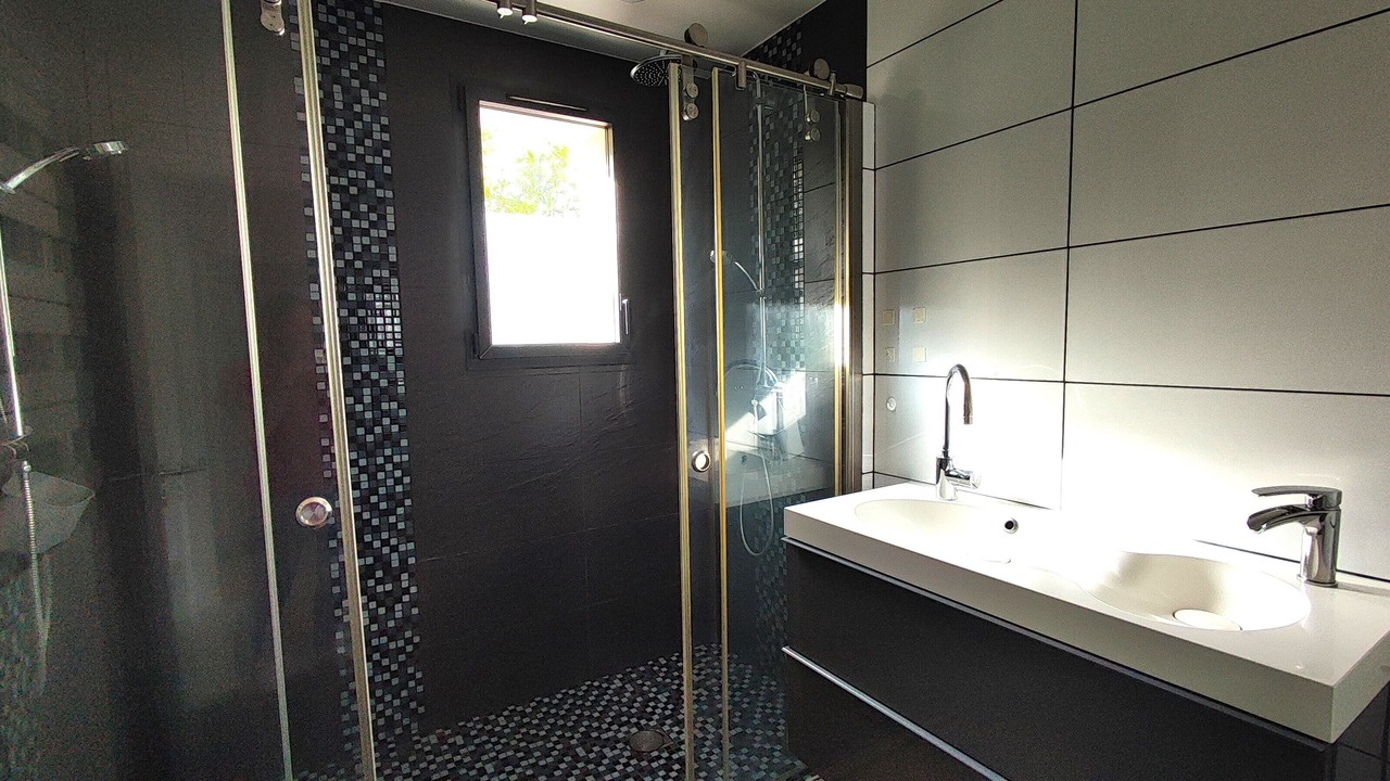 Photo of Bathroom in Nozay