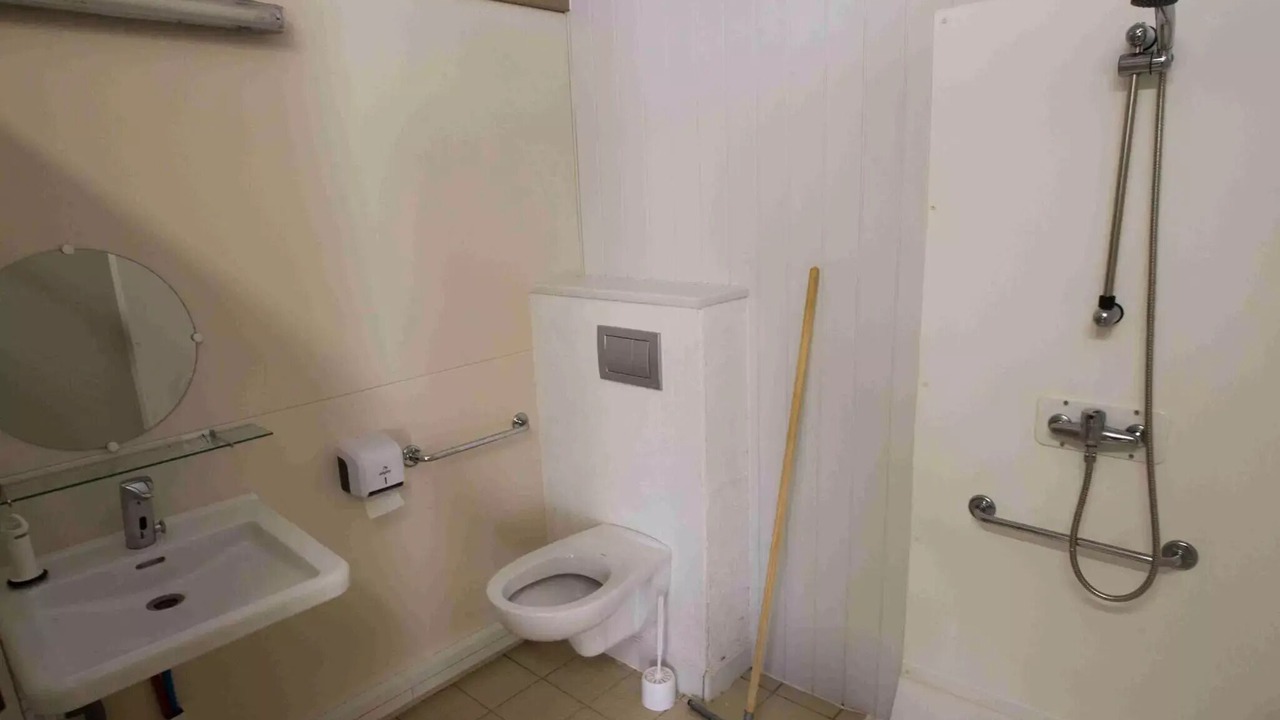 Photo of Bathroom in Saint-Leger-de-Fougeret