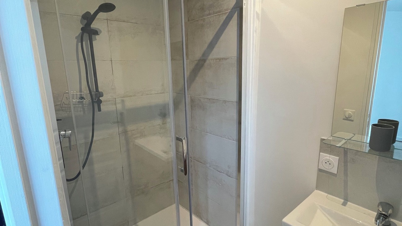 Photo of Bathroom in Quartier Massy-Opera I