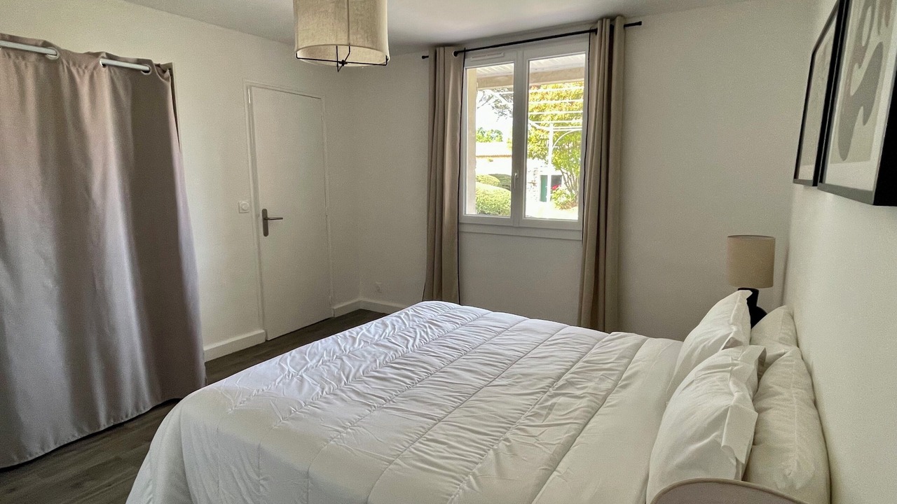 Photo of Bedroom in La Roque-sur-Pernes