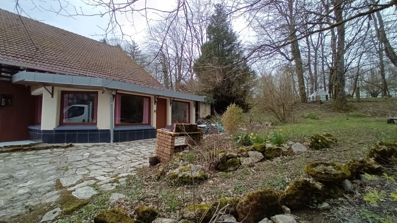 Photo of Outdoor in L'Hopital-du-Grosbois