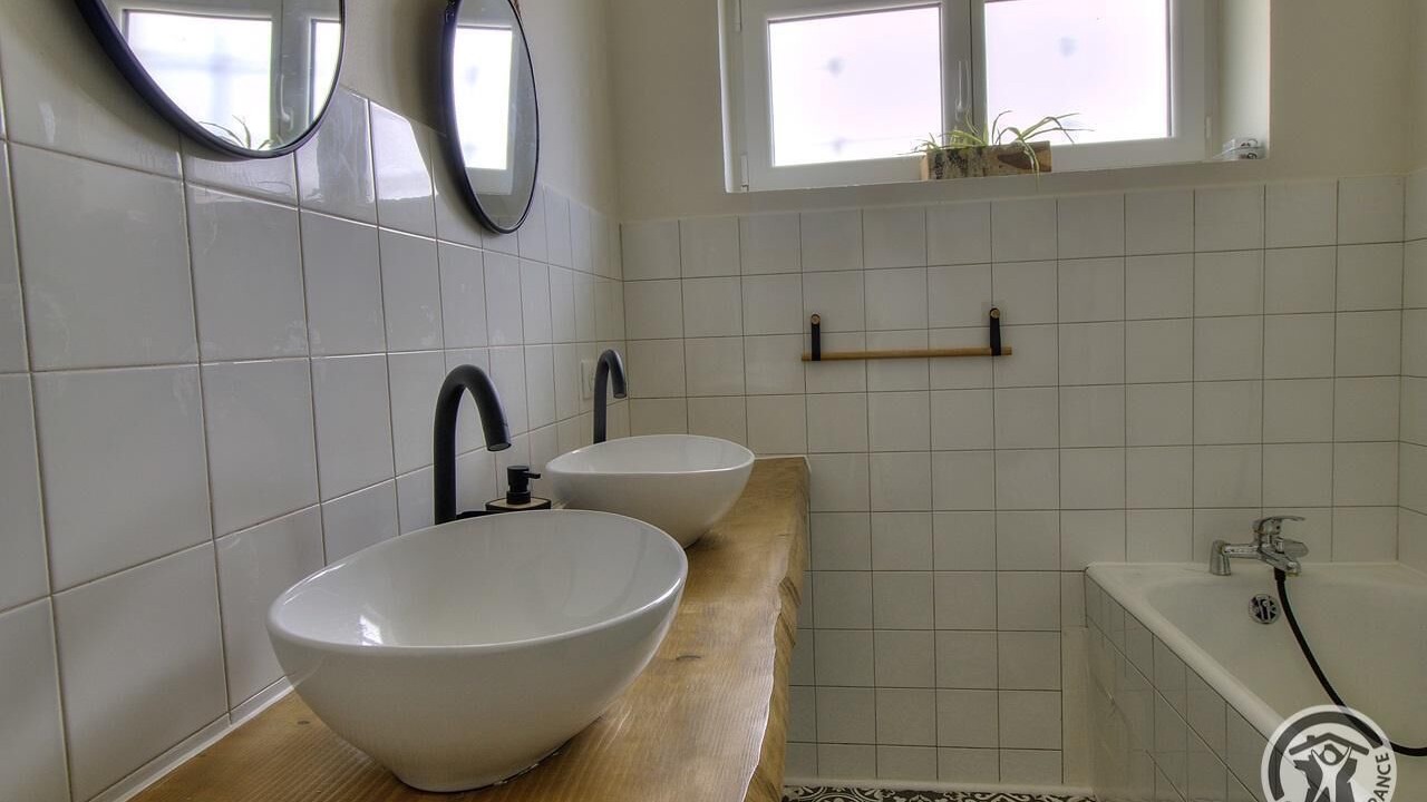 Photo of Bathroom in Chiroubles