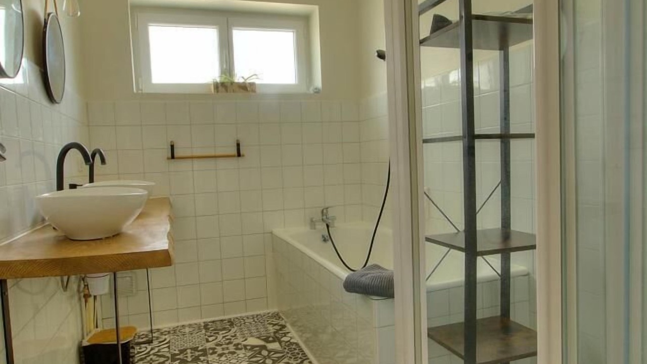 Photo of Bathroom in Chiroubles
