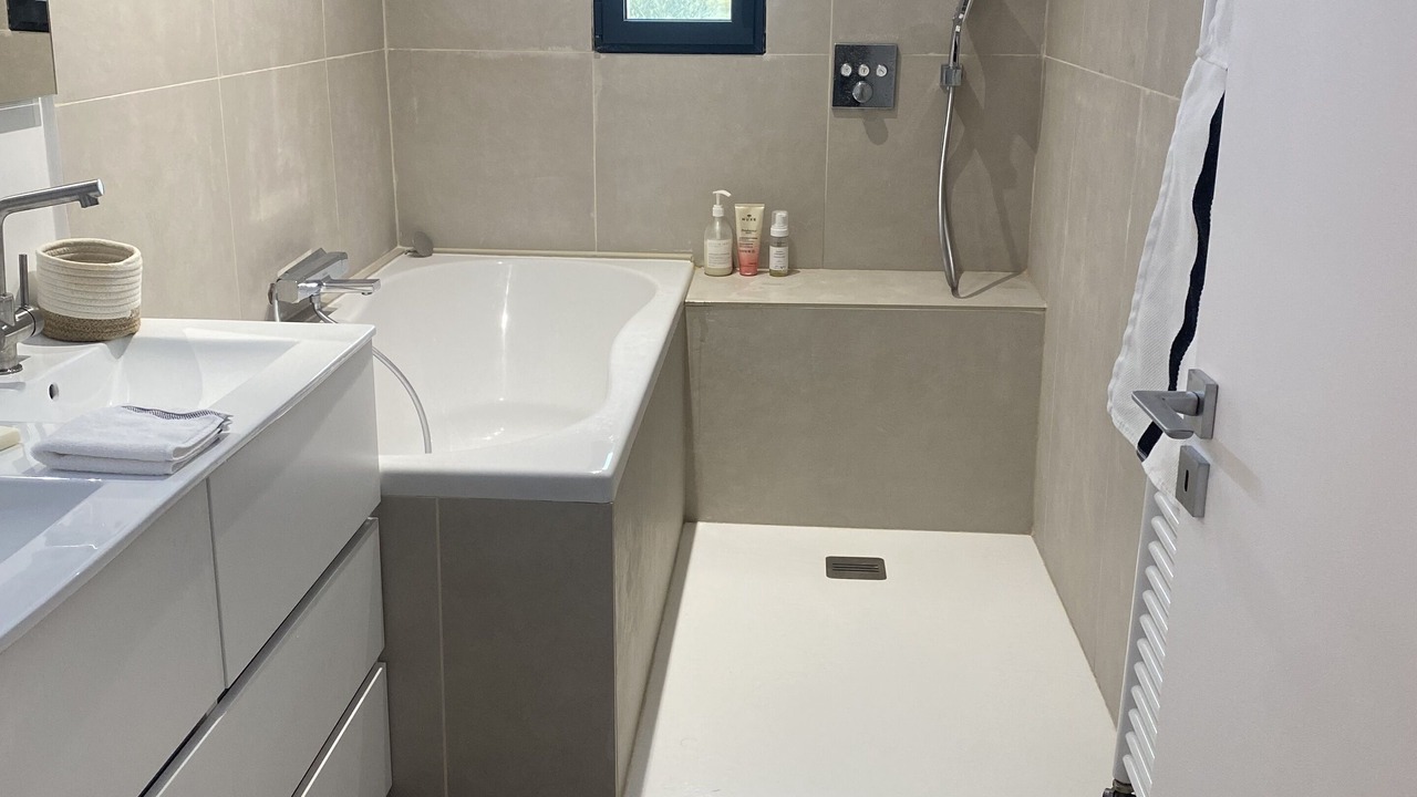 Photo of Bathroom in Saint-Pierre-de-Vassols