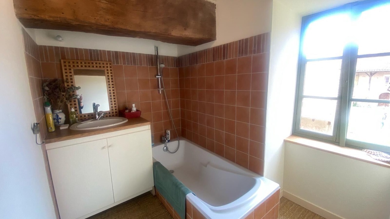 Photo of Bathroom in Chapaize