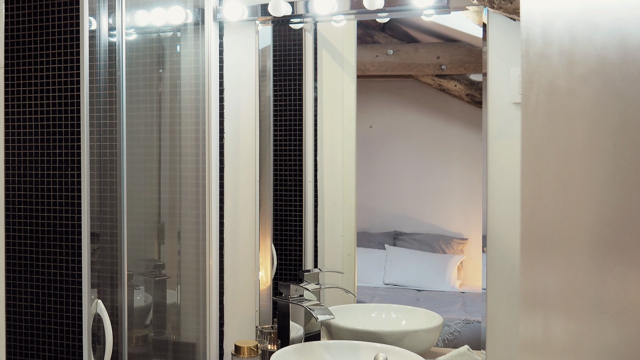 Photo of Bathroom in Massiac