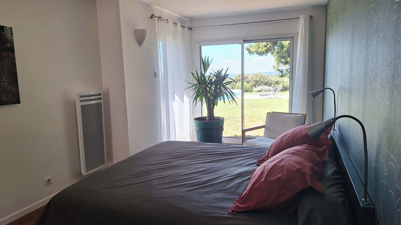 Photo of Bedroom in Taulignan