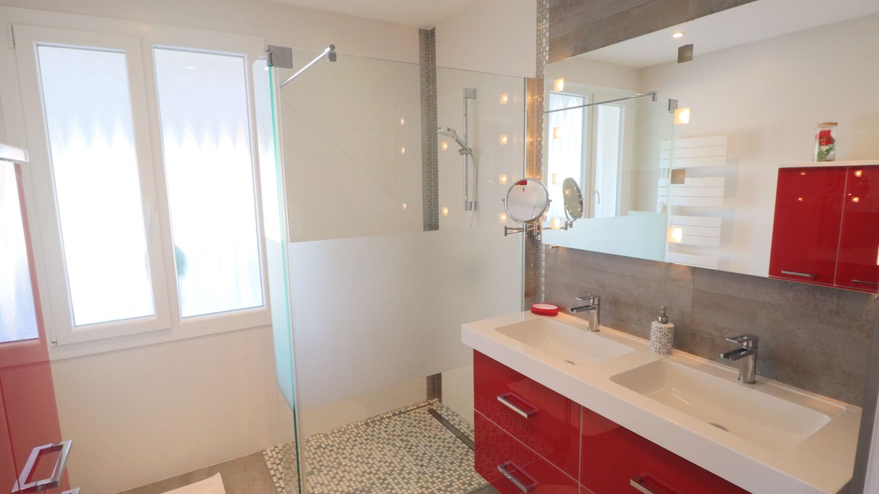 Photo of Bathroom in Lechatelet