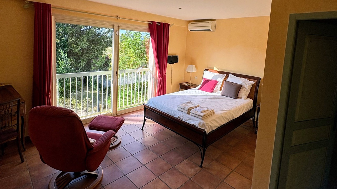 Photo of Bedroom in La Roche-de-Glun