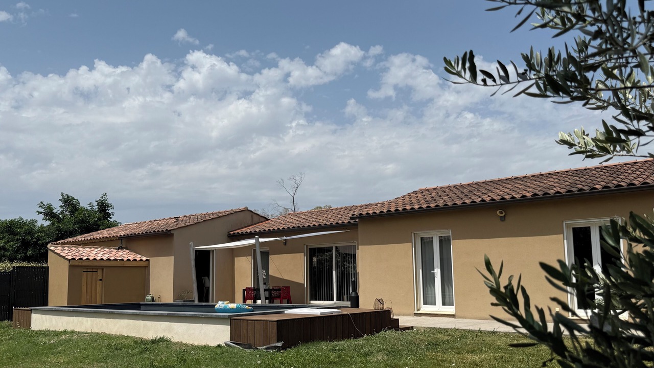 Photo of Outdoor in Sainte-Cecile-les-Vignes