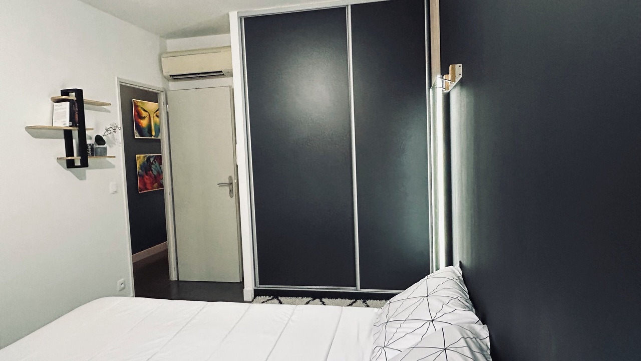 Photo of Bedroom in Sainte-Cecile-les-Vignes