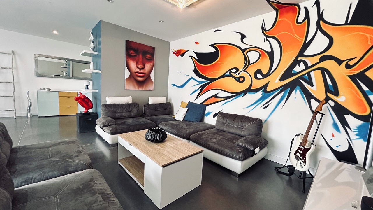 Photo of Livingroom in Sainte-Cecile-les-Vignes