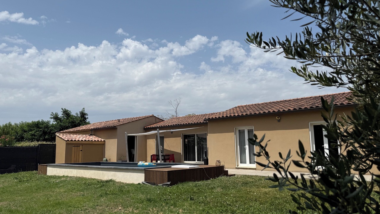 Photo of Outdoor in Sainte-Cecile-les-Vignes