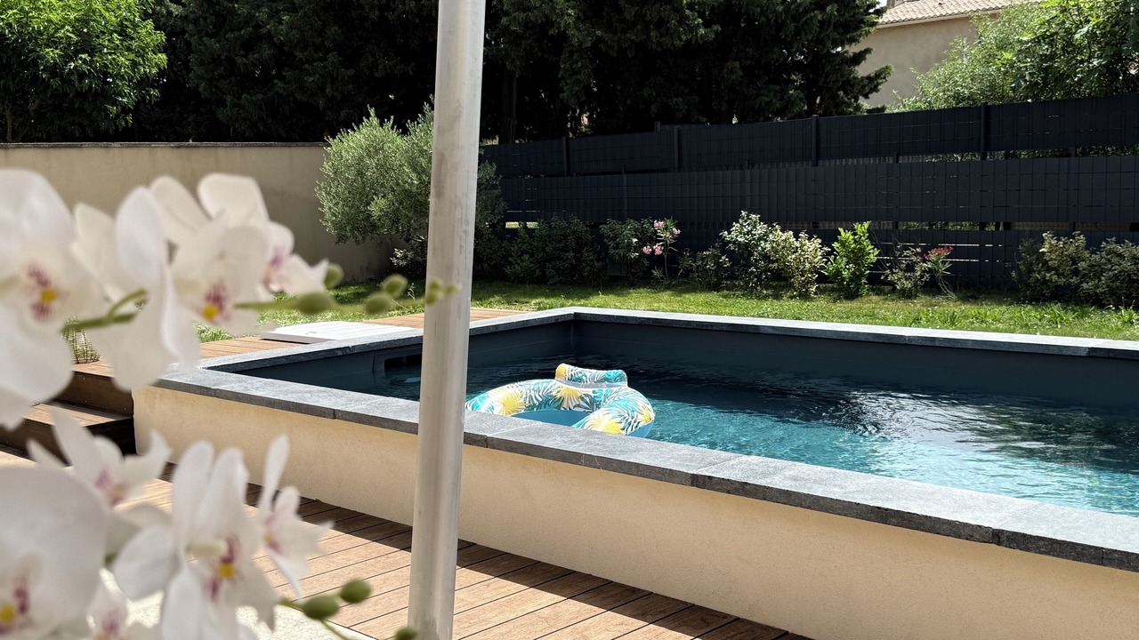 Photo of Outdoor in Sainte-Cecile-les-Vignes