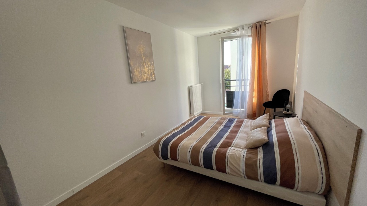 Photo of Bedroom in Longjumeau