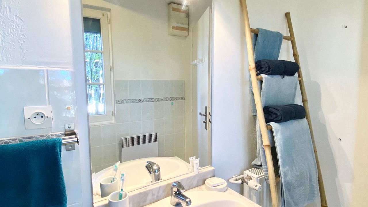 Photo of Bathroom in Charmes-sur-Rhone