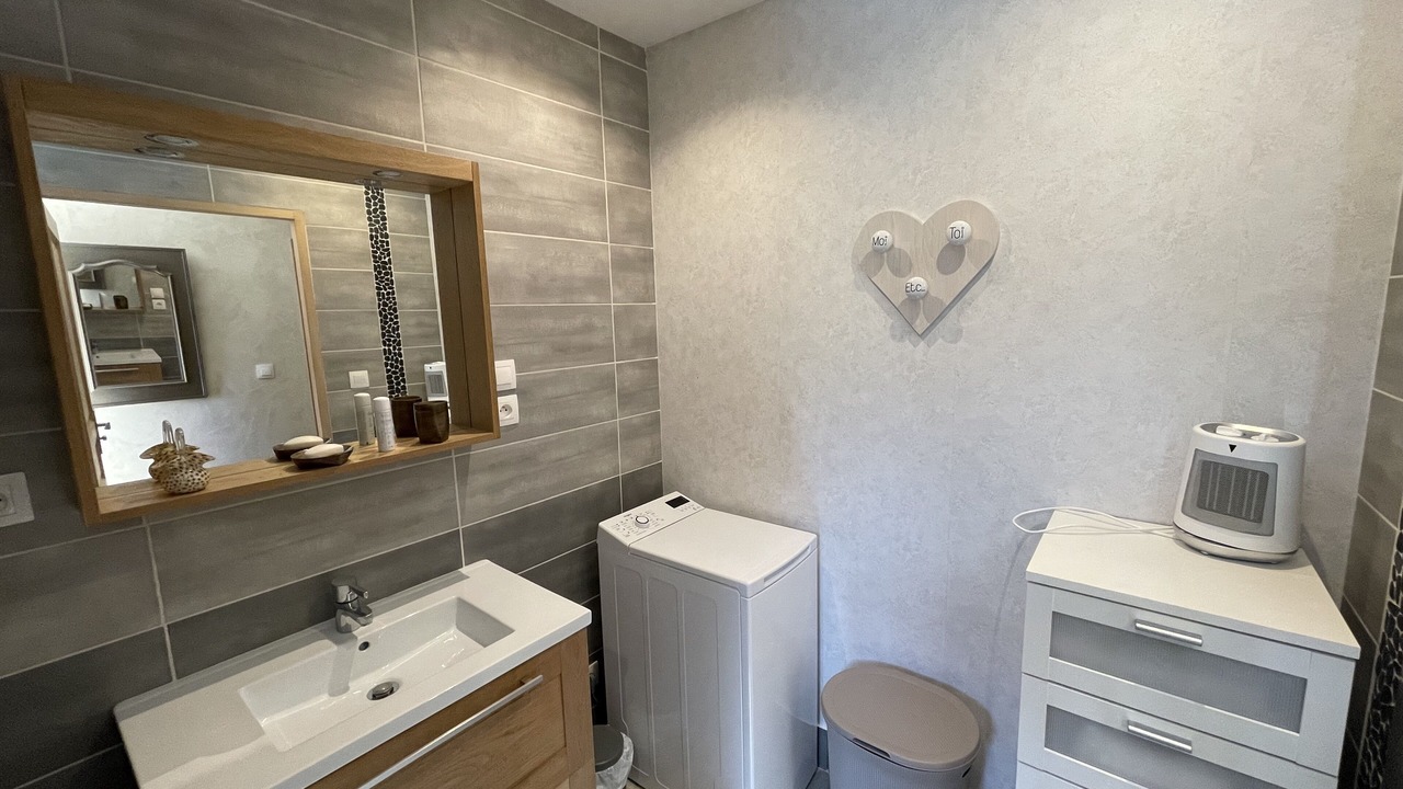 Photo of Bathroom in Salavre