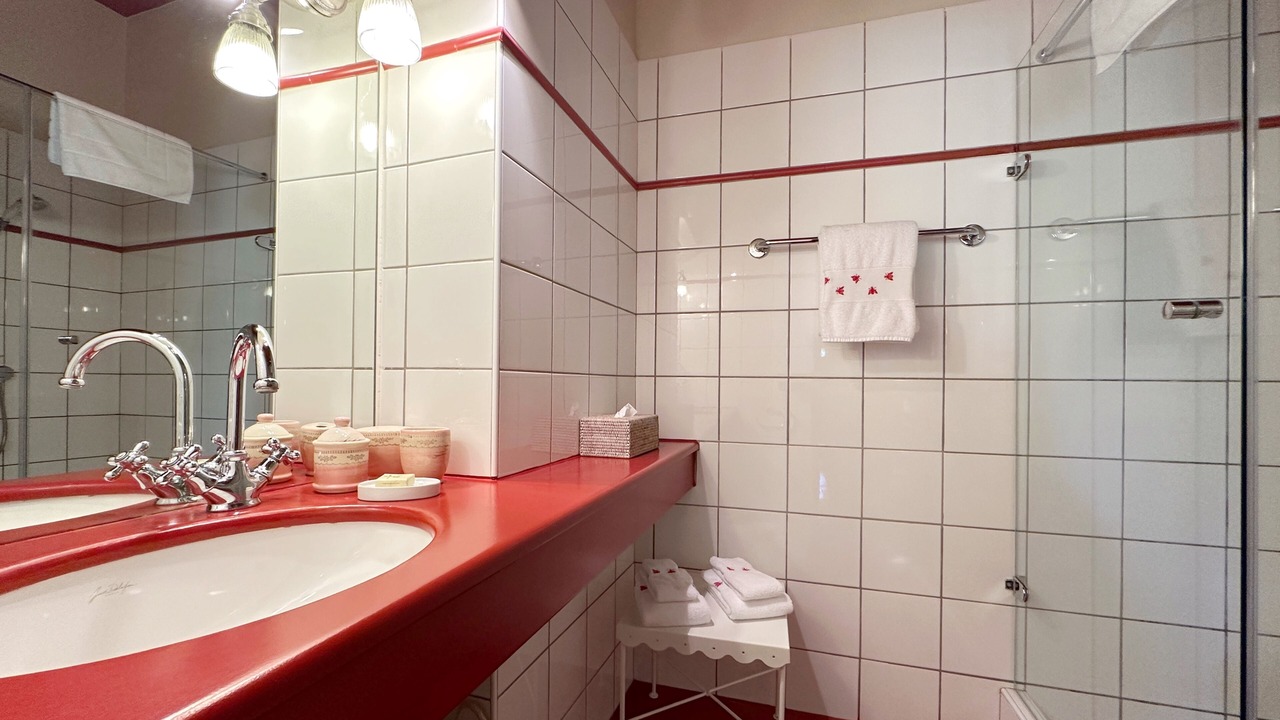 Photo of Bathroom in Vacqueyras