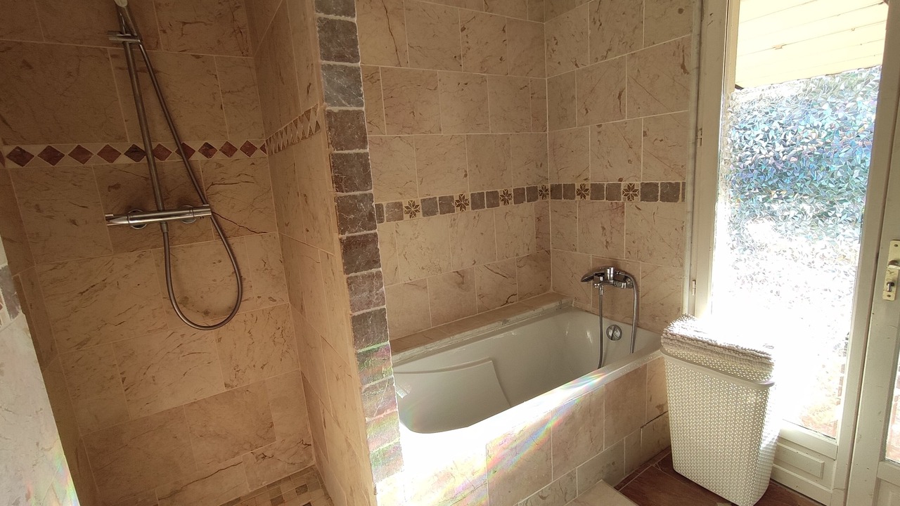 Photo of Bathroom in Colonzelle