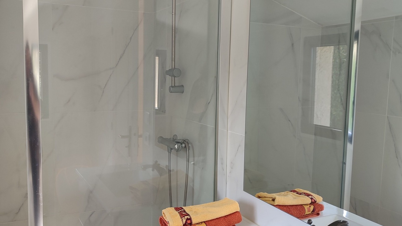 Photo of Bathroom in Colonzelle