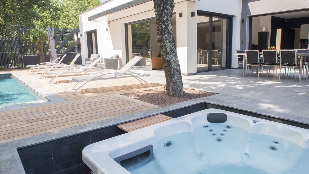 Photo of Outdoor in Saint-Etienne-de-Fontbellon