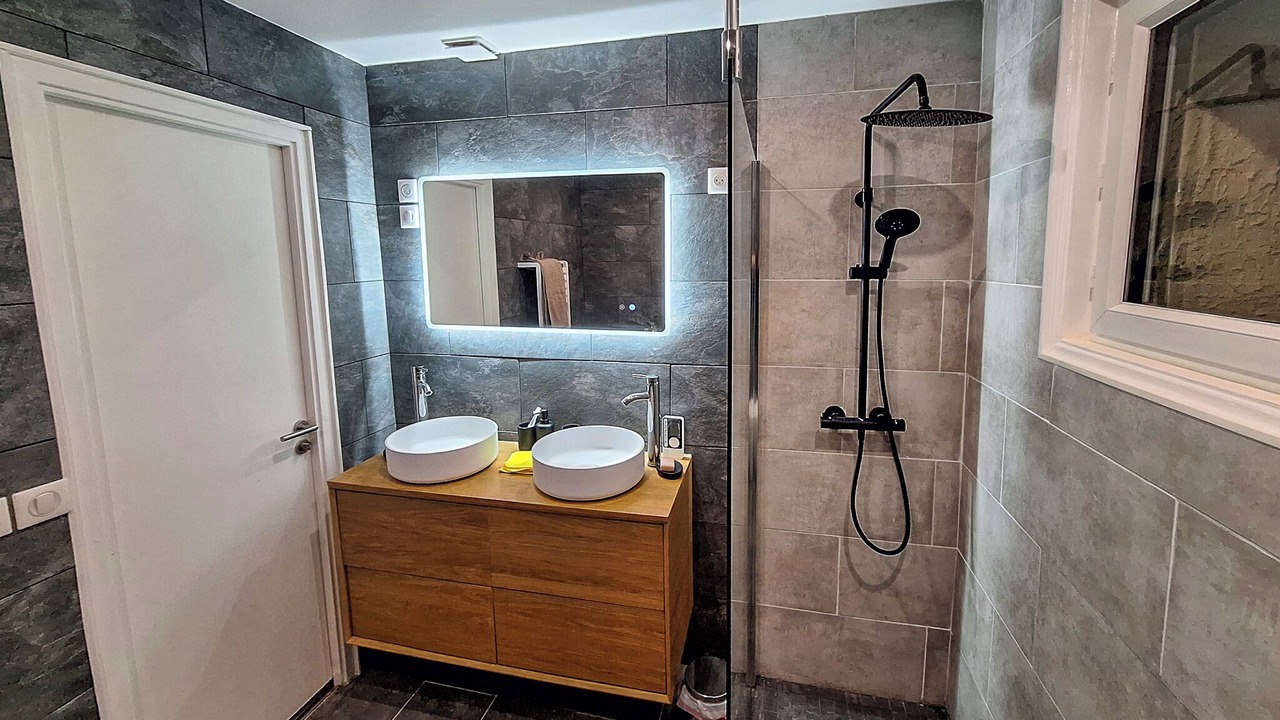 Photo of Bathroom in Cernay-la-Ville