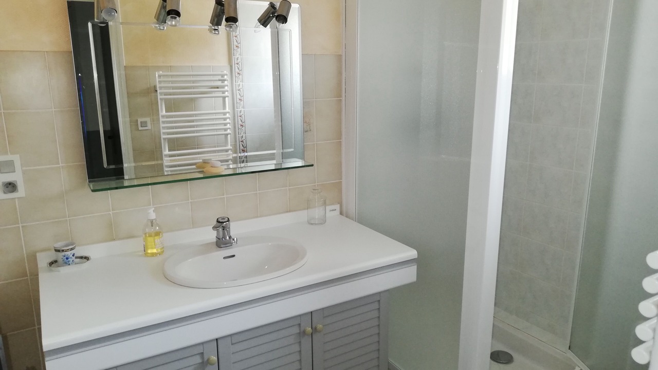 Photo of Bathroom in Premanon