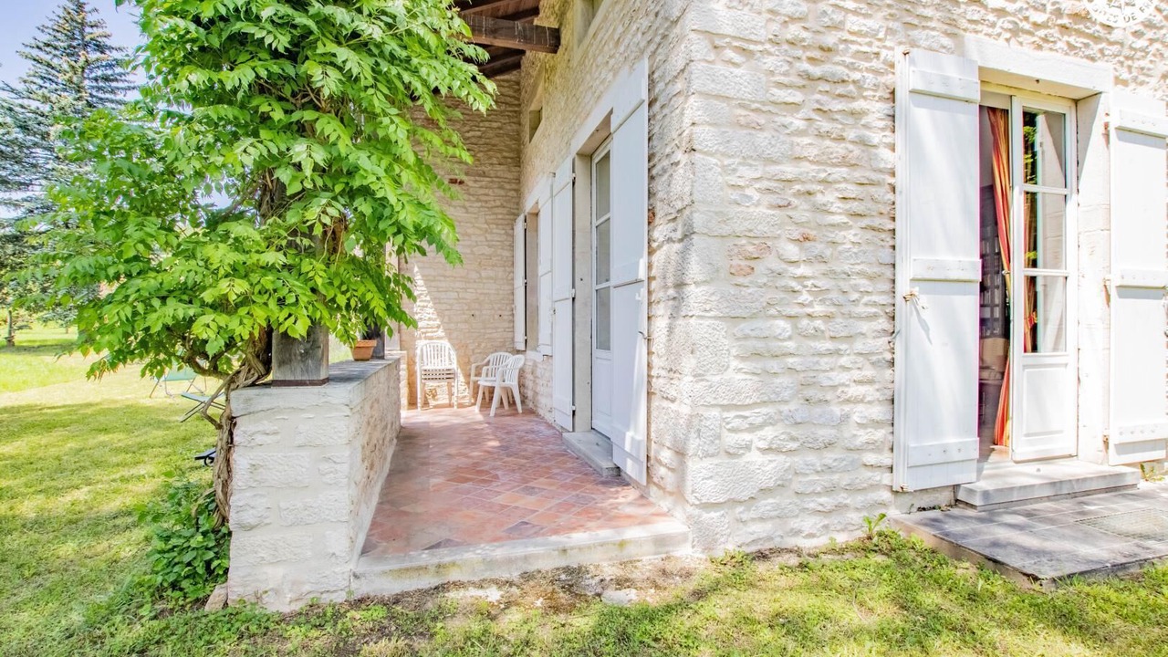 Photo of Patio Balcony in Aze