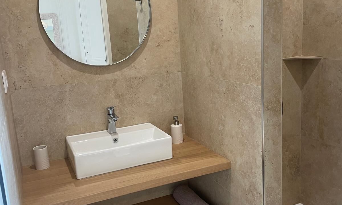 Photo of Bathroom in Chiroubles