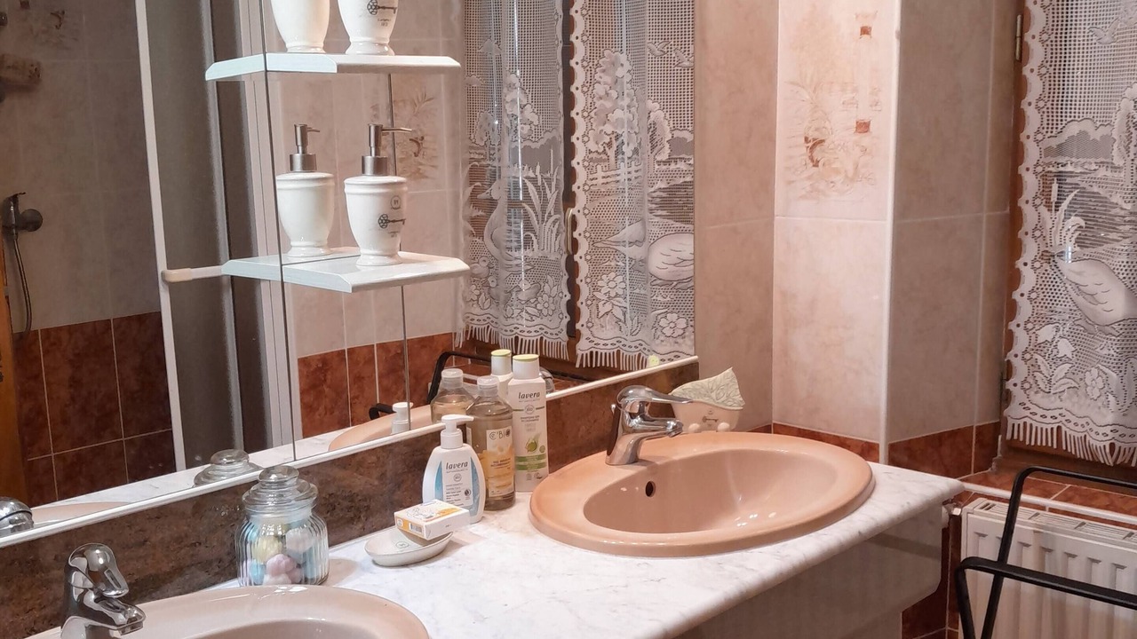 Photo of Bathroom in Castelnau-de-Mandailles