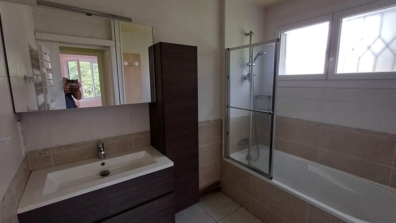 Photo of Bathroom in Orbeil
