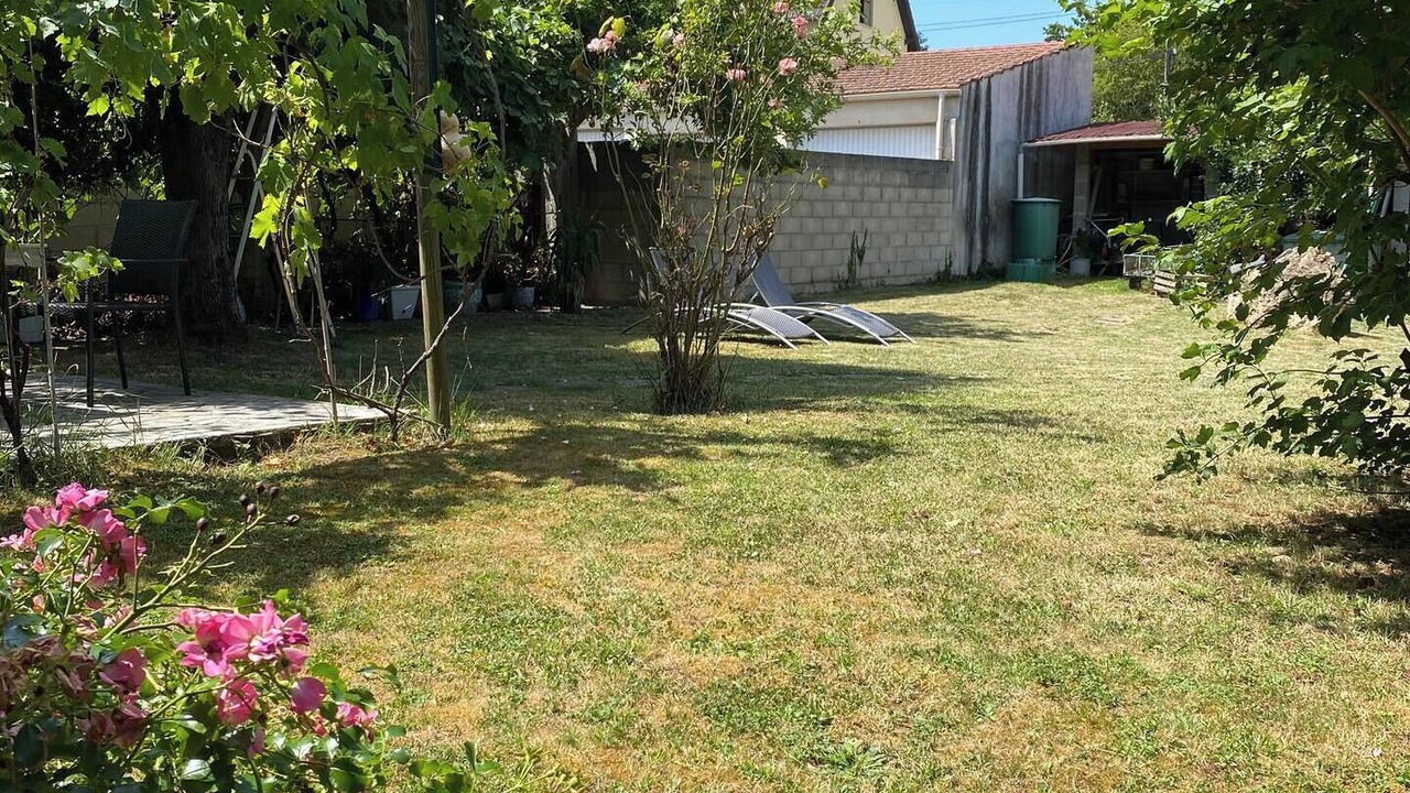 Photo of Outdoor in La Ville-du-Bois